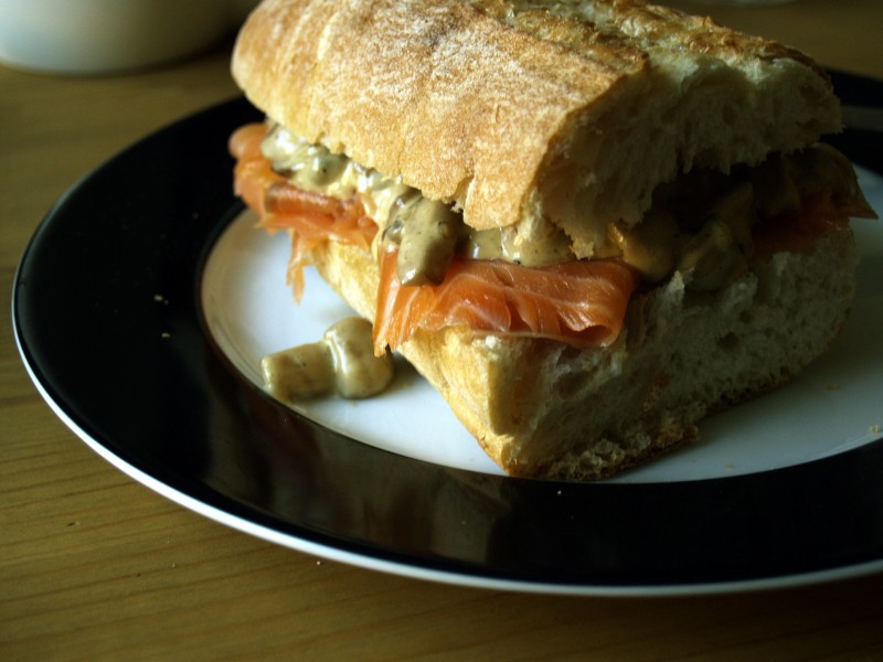 Flickr - cyclonebill - Sandwich med røget laks og svampecreme