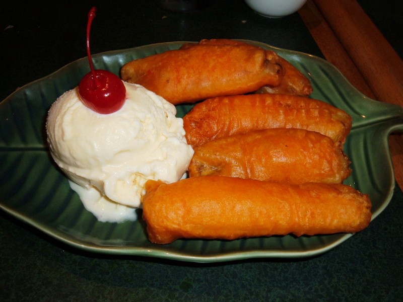 Fried bananas with vanilla ice cream