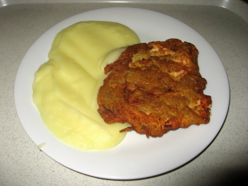 Kuřecí prsa v bramboráku, bramborová kaše