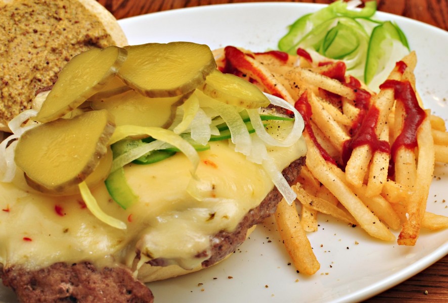 Mmm... cheeseburger, sriracha fries (6767907565)