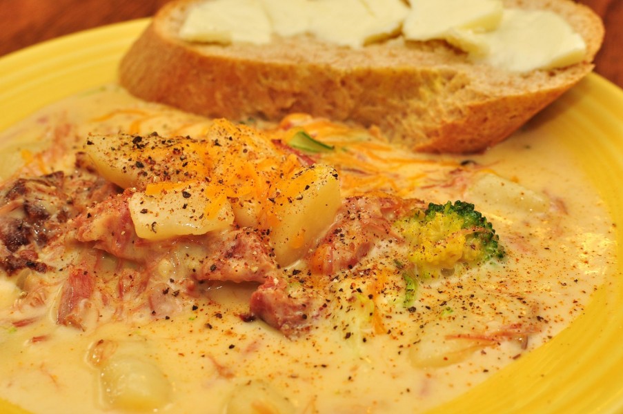 Mmm... cheesy potato soup (6846314201)