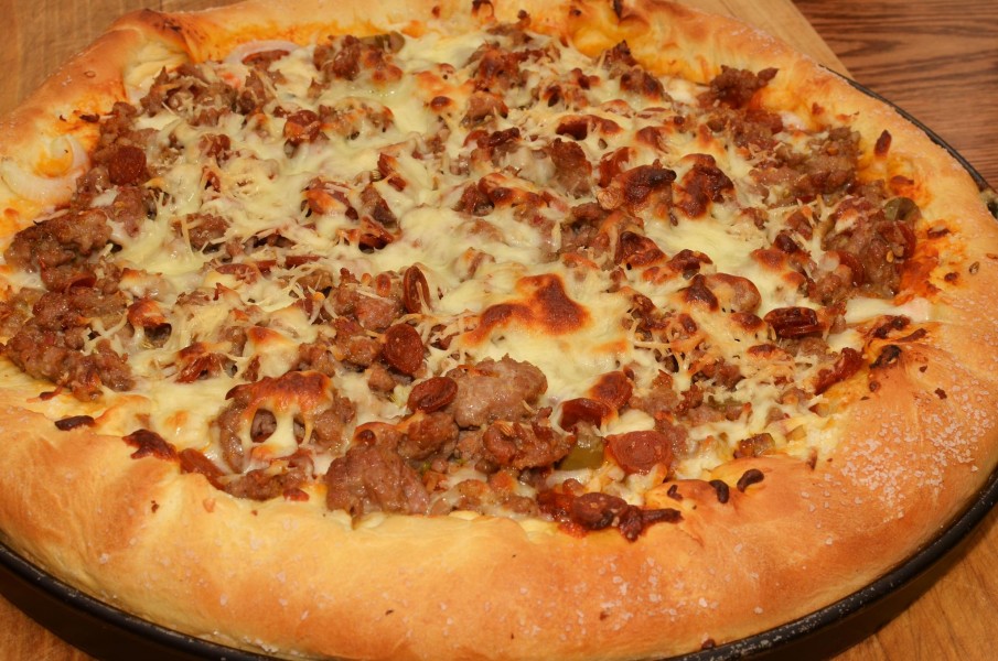 Mmm... sausage, onion, pepperoni, olives, cheeses (7478978920)
