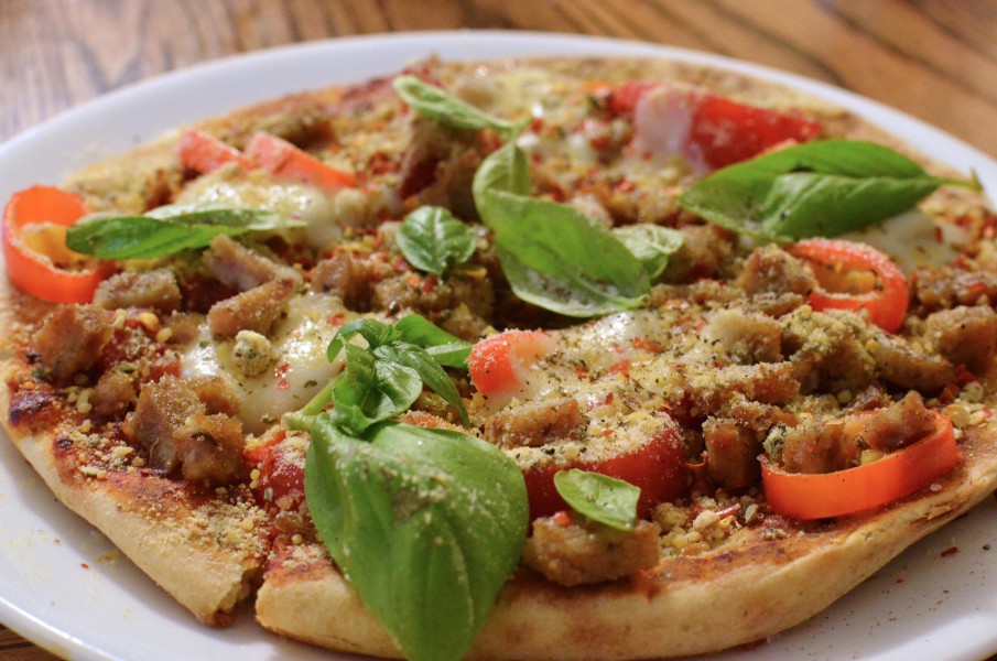 Mmm... smoked tomato pizza (7974731148)