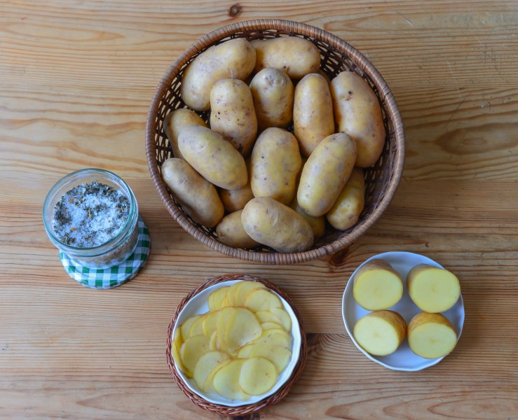 Poertschach Stillleben Kraeutersalz und Kartoffeln 02022015 9410