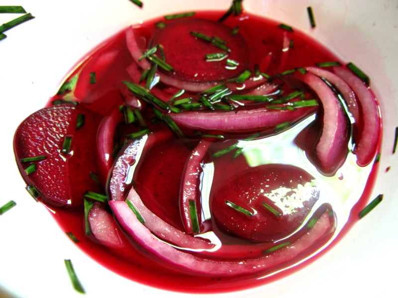 Raw Pickled Beets and Onion (3502668574)
