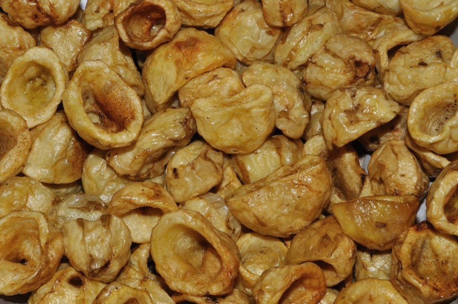 Scooped Deep-fried Potatoes - Kolkata 2011-04-15 2292