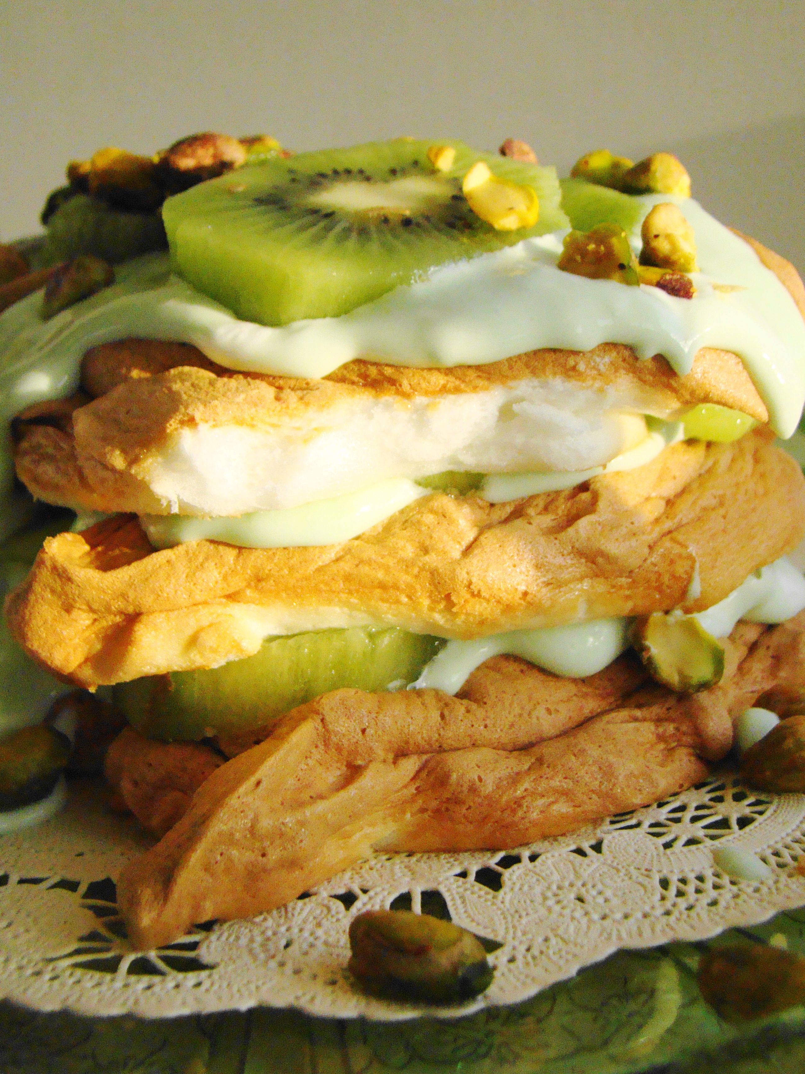 Vegan Pistachio Pavlova with Kiwi (3737911038)