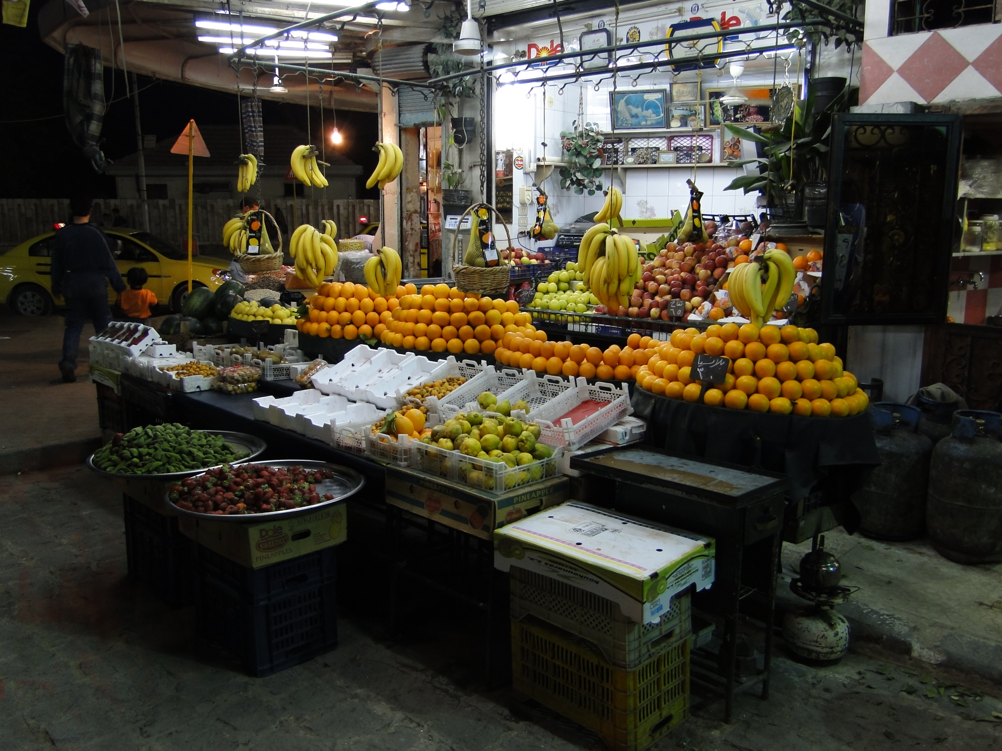Fruit market in Hama