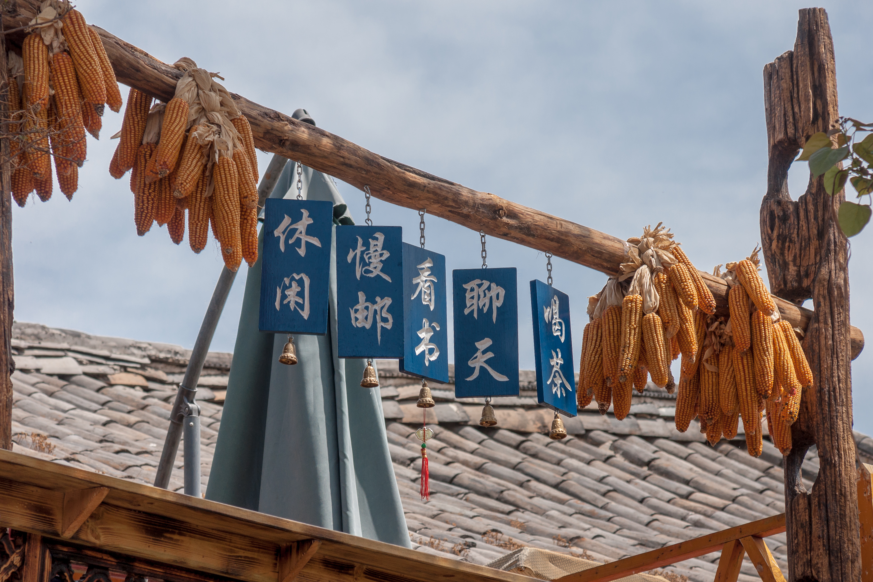 Lijiang Yunnan Sweet-Corn-on-an-internet-café-01