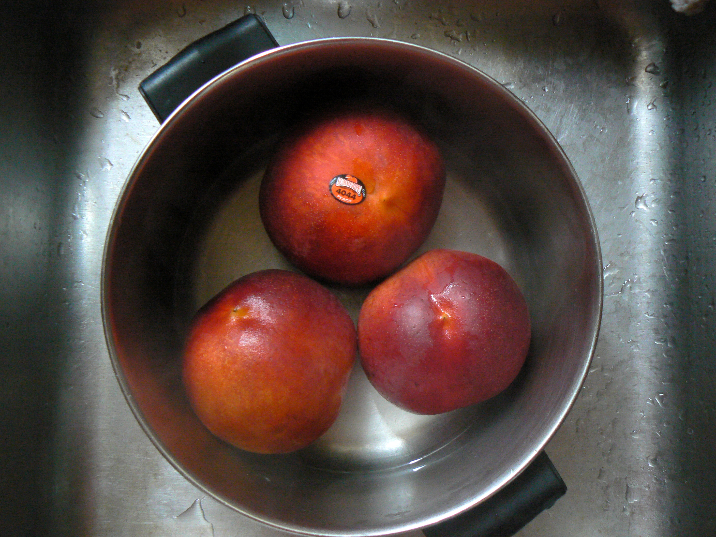 Parboiling peaches
