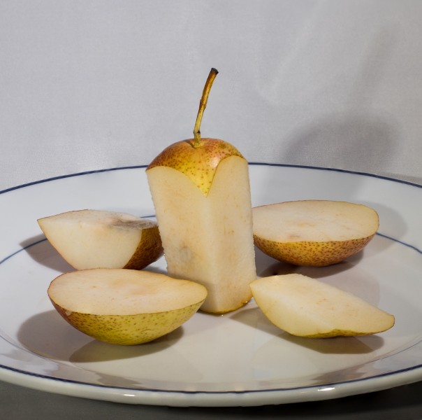 Cut Forelle pear