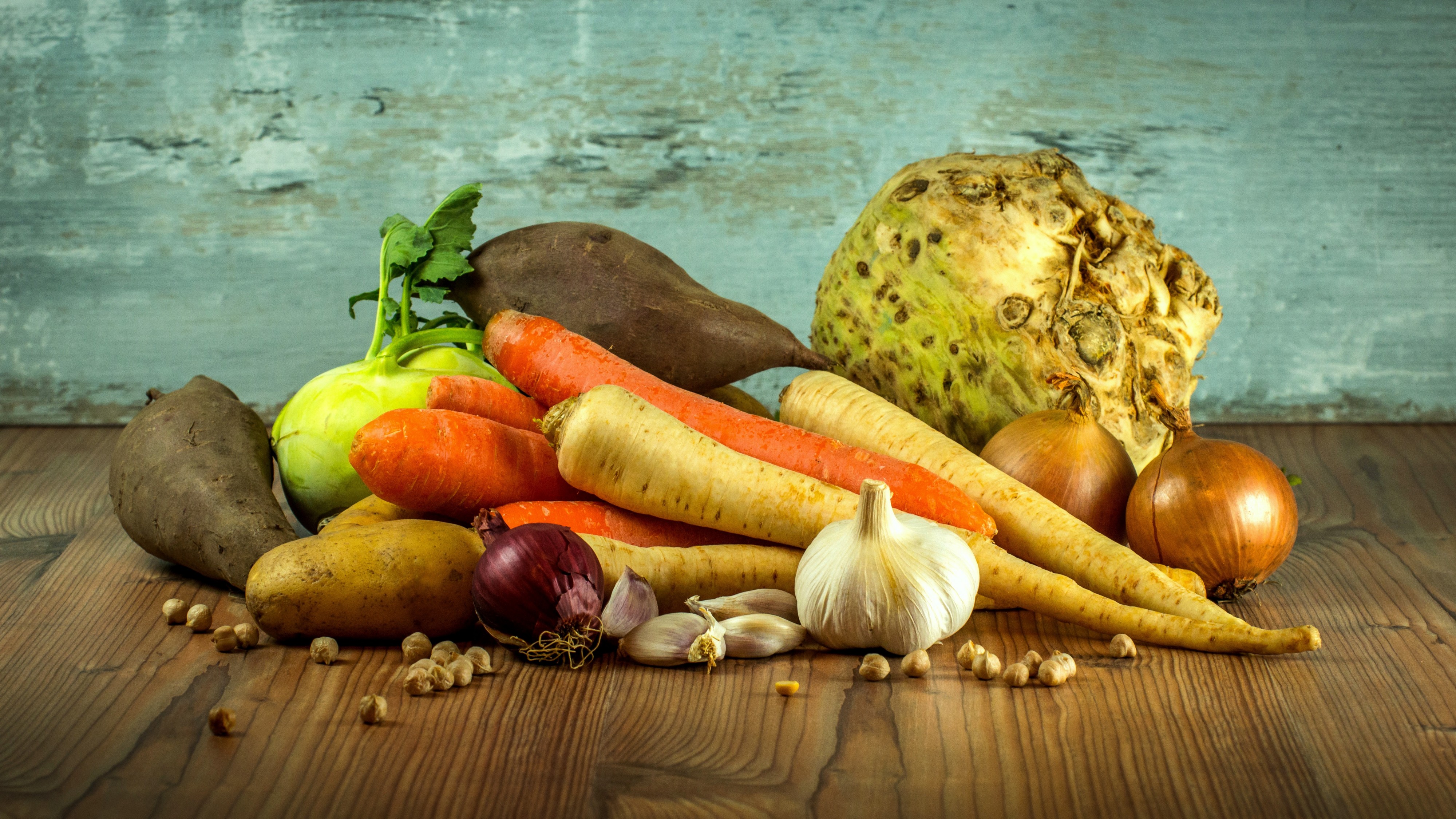 vegetables: chou-rave, carotte, panais, céleris, oignon, ail  -1212845