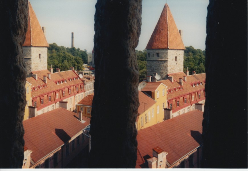 Tallinn Town Wall stereo