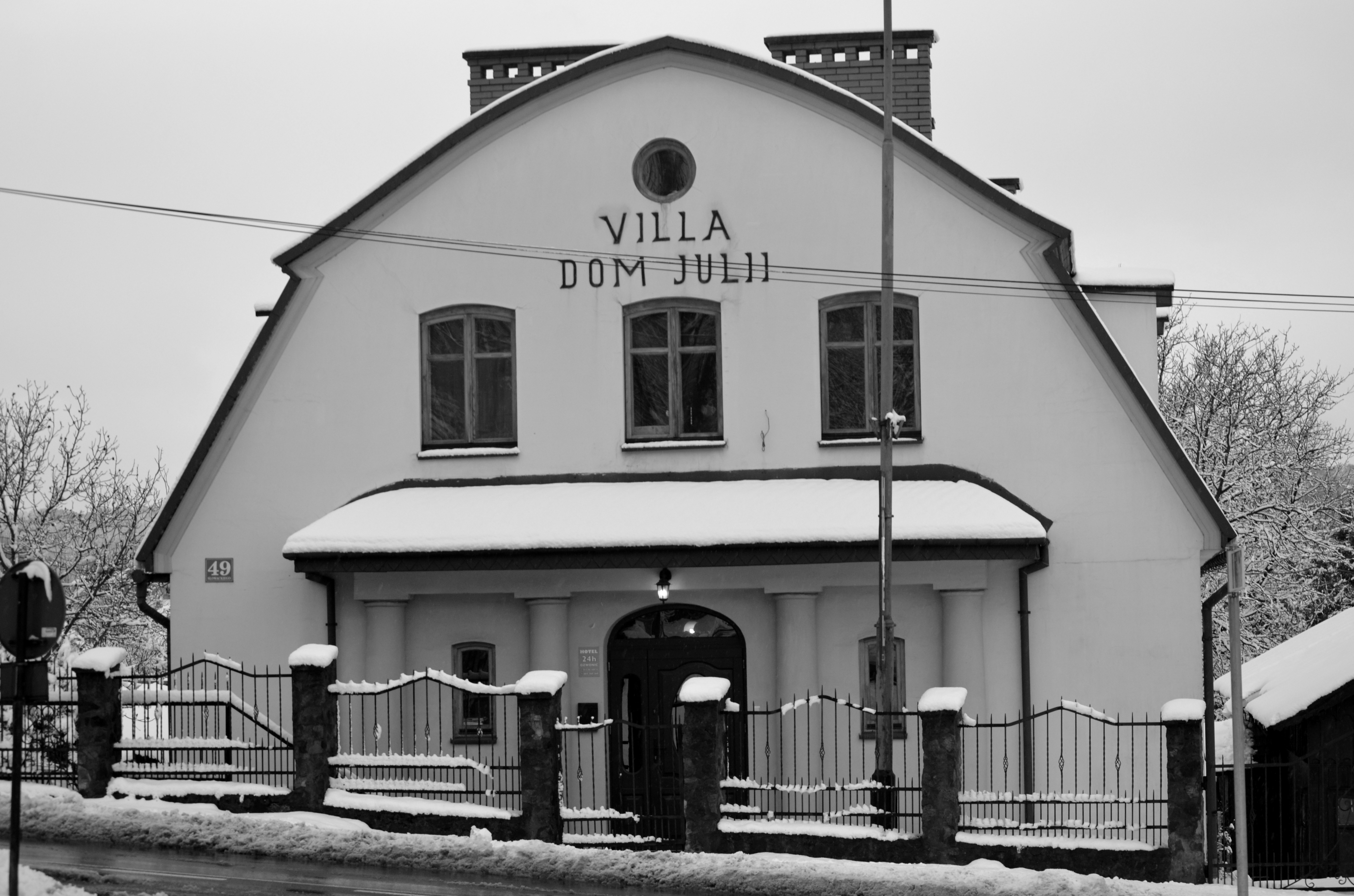 2015 Black and white Villa Julii