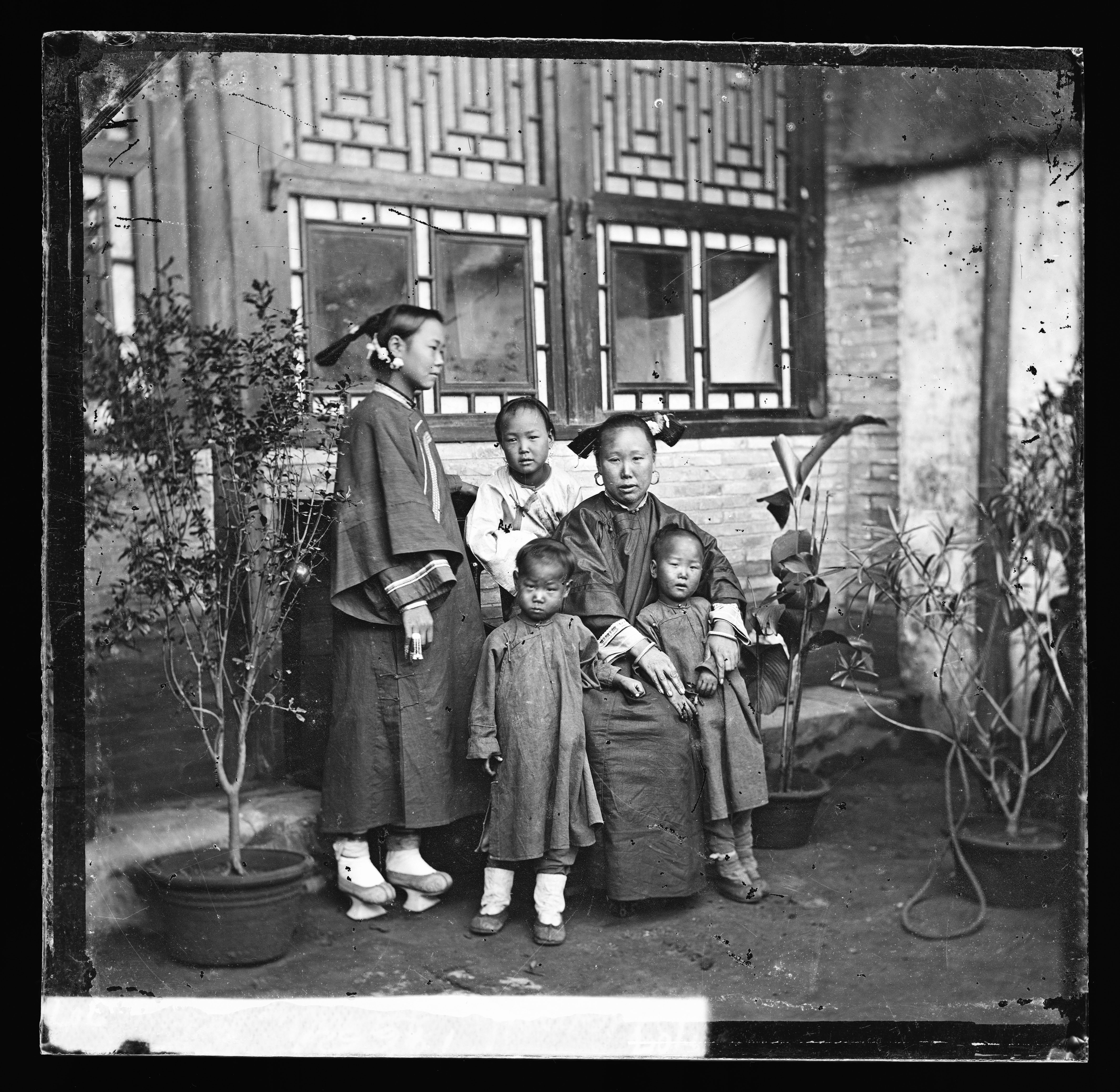 China; a Manchu lady with her daughter in-law Wellcome L0055923