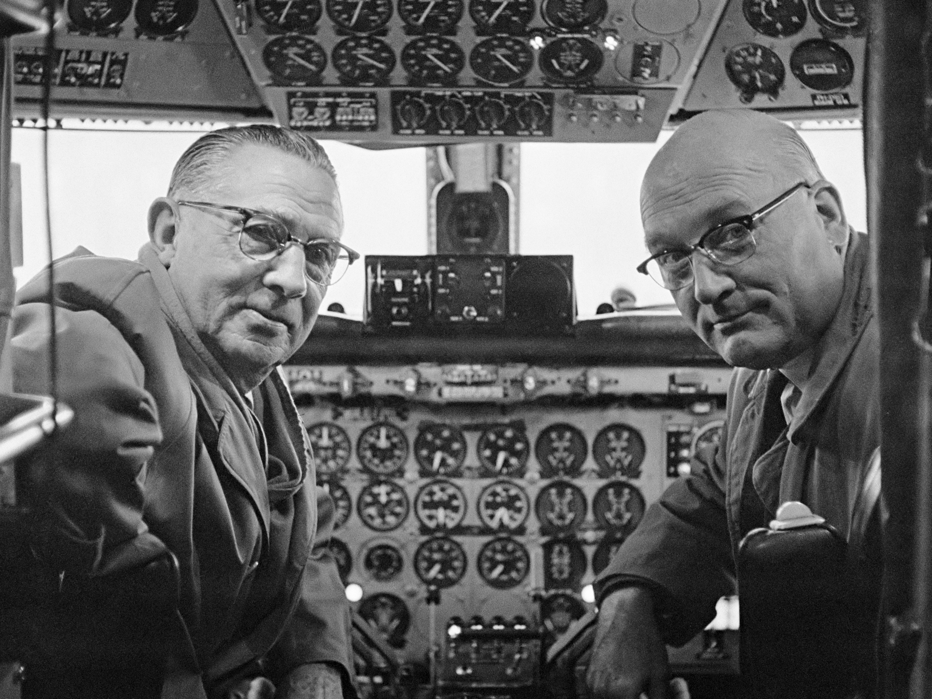 Gezagvoerder Hondong en co-piloot Van Balkom (1959)