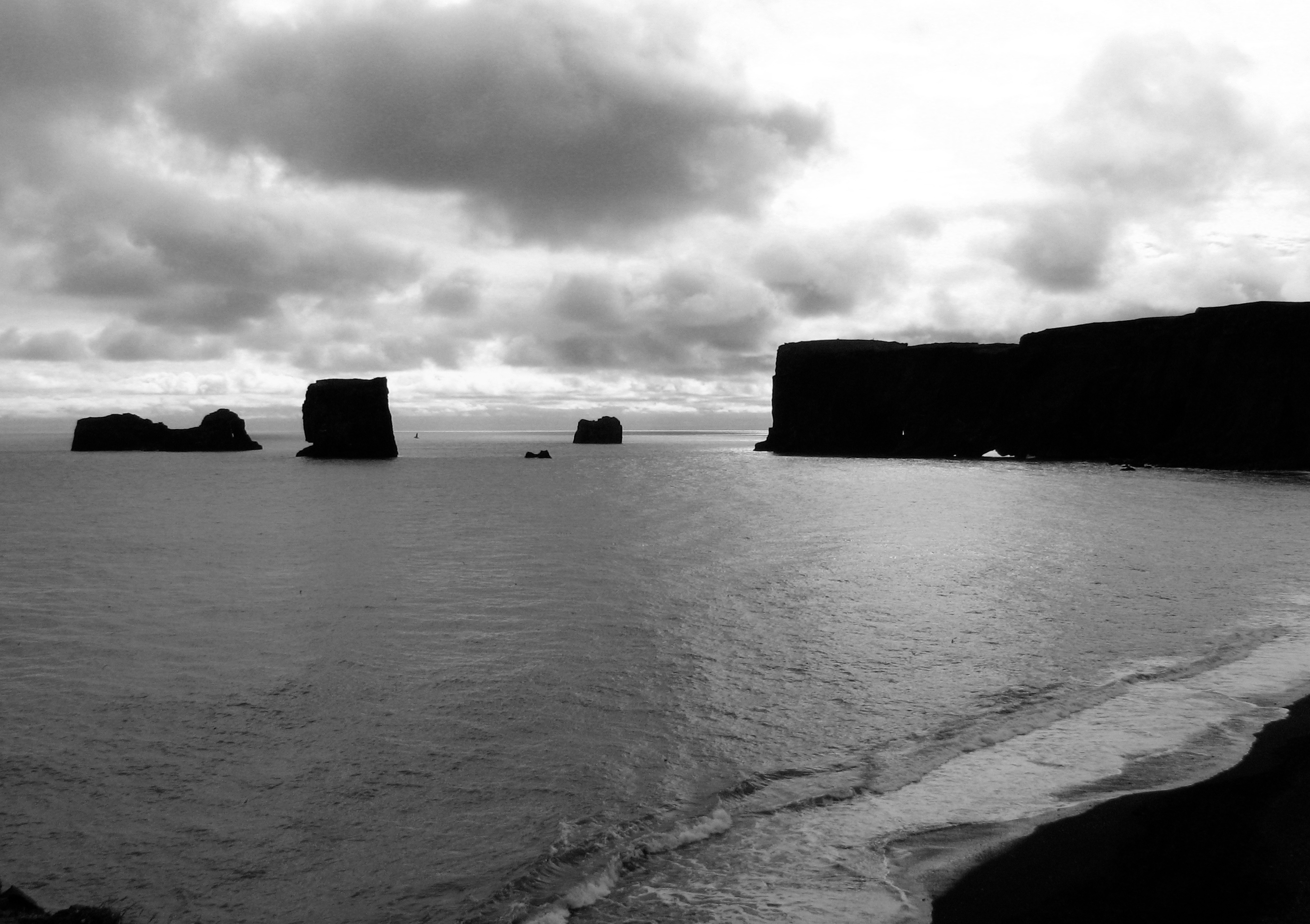 Iceland - Black And White - Dyrholaey - Road Trip (4890579136)
