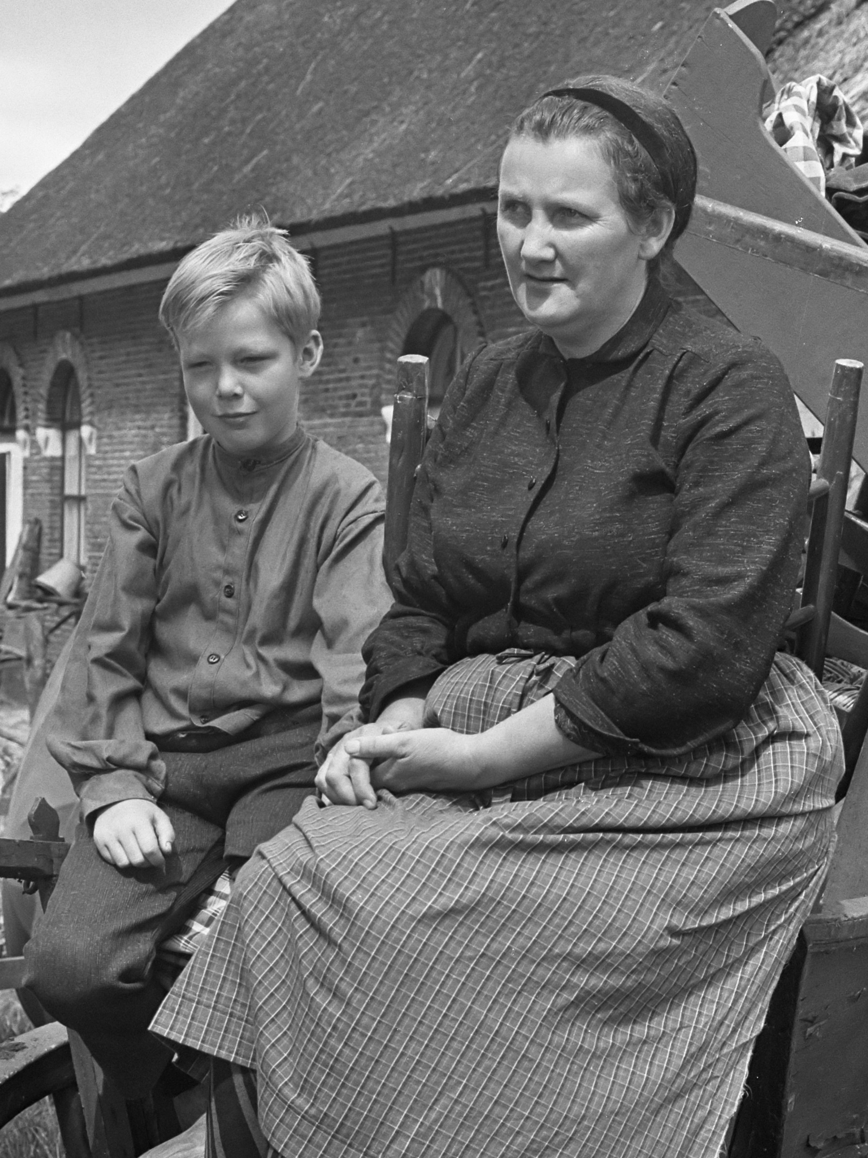Jan Krol en Jantje Weurding als Bartje en zijn moeder (1972)