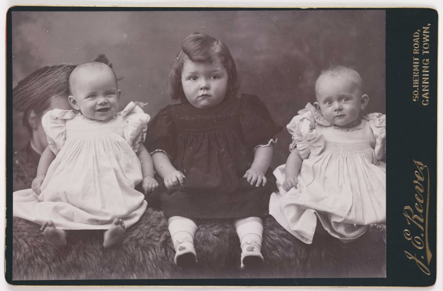 A cabinet card of three children (3588770927)