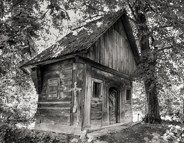 Absida bisericii de lemn din Şişeşti