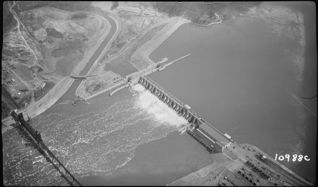 Aerial view of Chickamauga Reservoir - NARA - 281176