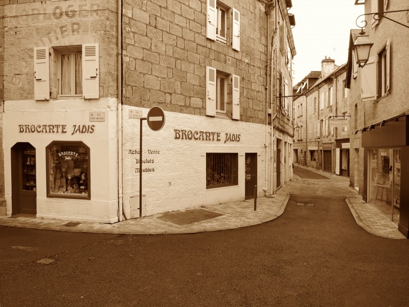 Brive-la-Gaillarde - Rues Saint-Antoine et des Récollets - 20160601 (1)