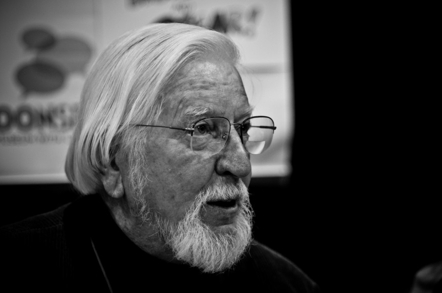Caroll Spinney at 2010 New York Comic Con (5076764712) (2)