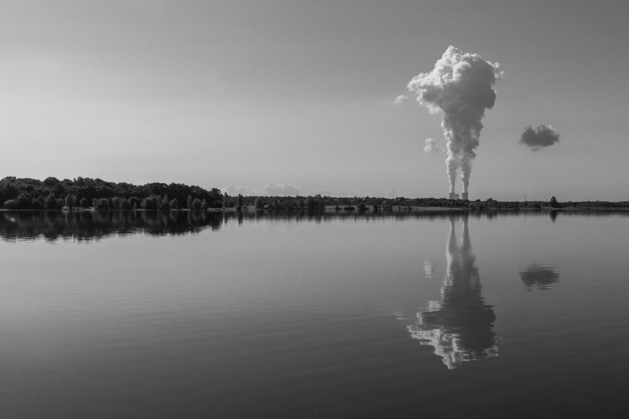 Cospudener See mit Kraftwerk Lippendorf, 1708281031, ako (bw)