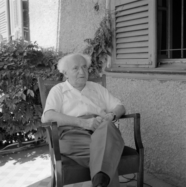 David Ben-Gurion tijdens de opname van een gefilmd interview door de National Broadcast Corporation (255-4219)