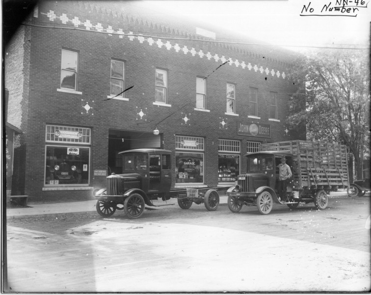 Garage in College Corner n.d. (3192306472)