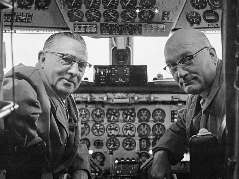 Gezagvoerder Hondong en co-piloot Van Balkom (1959)