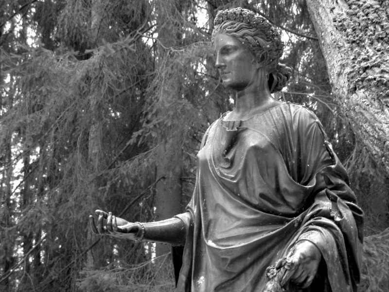 Girl with flowers fragment top pavlovsk park field 13 statue