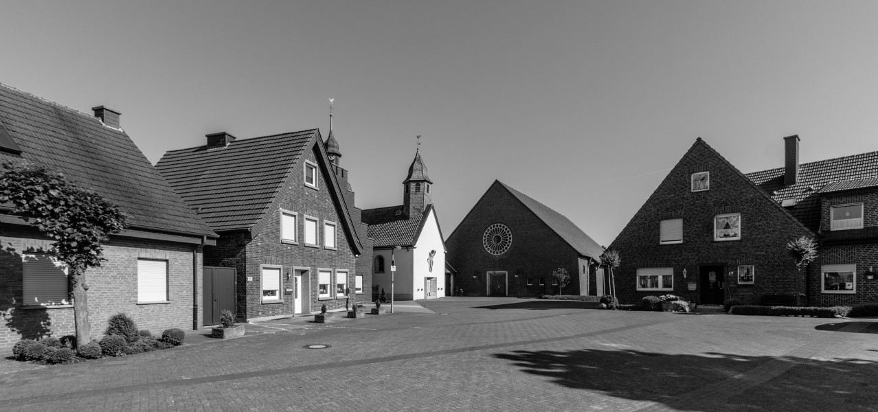Hausdülmen, Burgplatz mit St.-Mauritius-Kirche -- 2012 -- 3327 (bw)