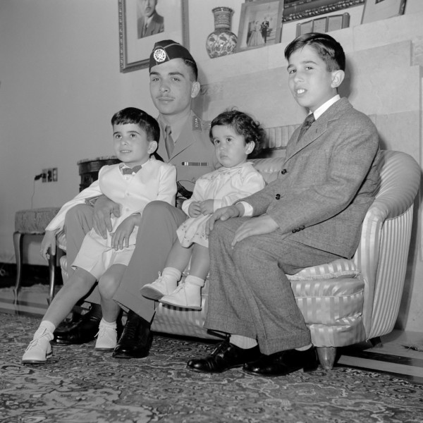 Koning Hussein met broers en zus (1950)