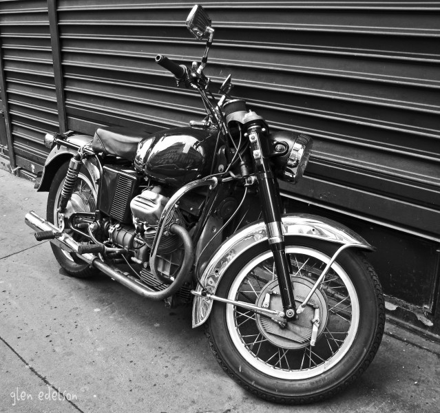 Motoguzzi Motorcycle Paris France (3589054344)