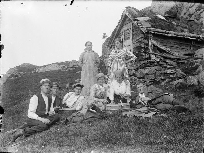 Picnic at mountain farm (4597738369)