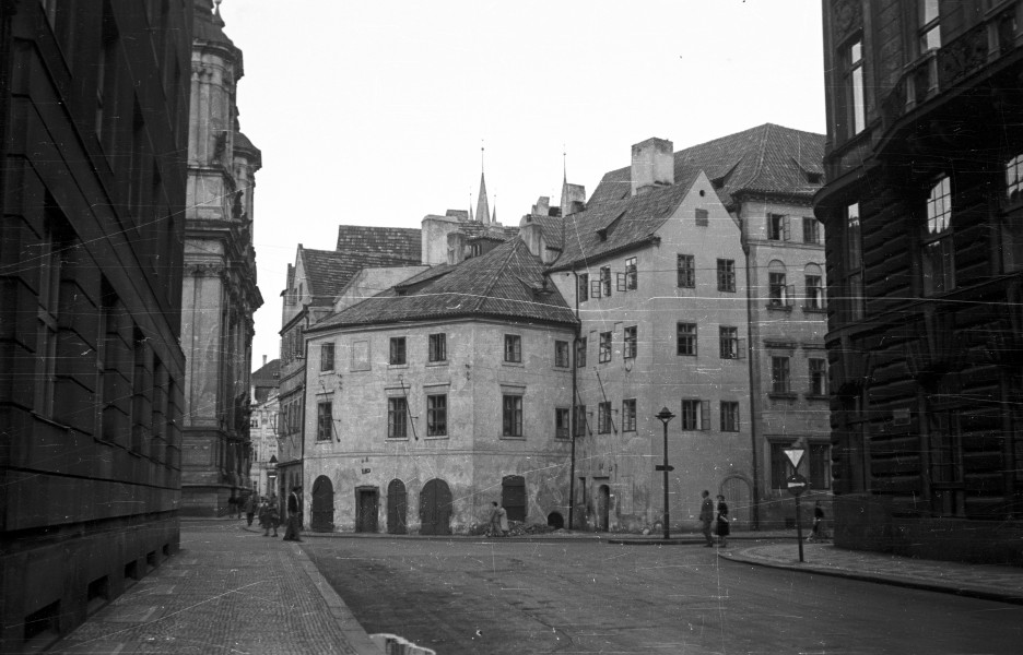 Platnerská ulice a Szent Miklós-templom felé nézve. Fortepan 51497