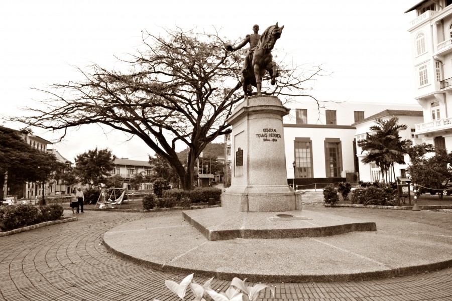 Plaza Herrera en honor al General Tomás Herrera