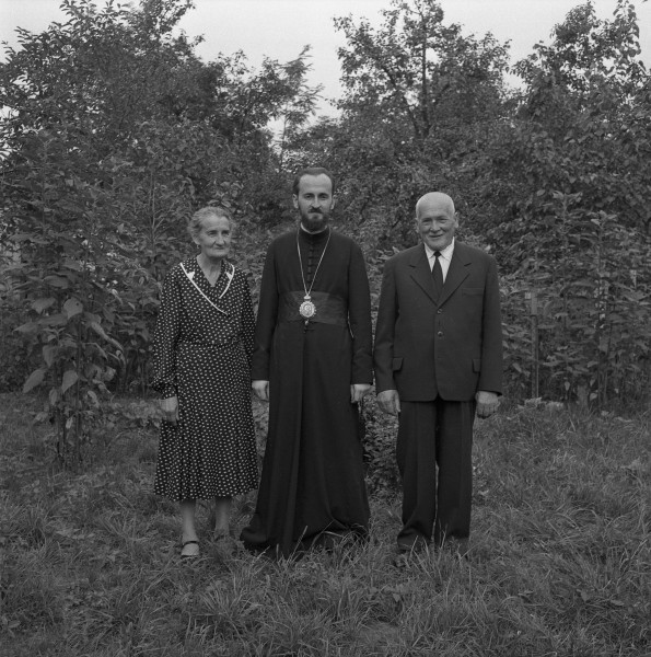 Stevan Kragujevic, vladika Sava sa majkom Milicom i ocem Vasom Vukovicem, u rodnoj Senti