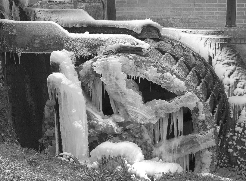 Wasserrad der Bischofsmühle in Coesfeld im Winter