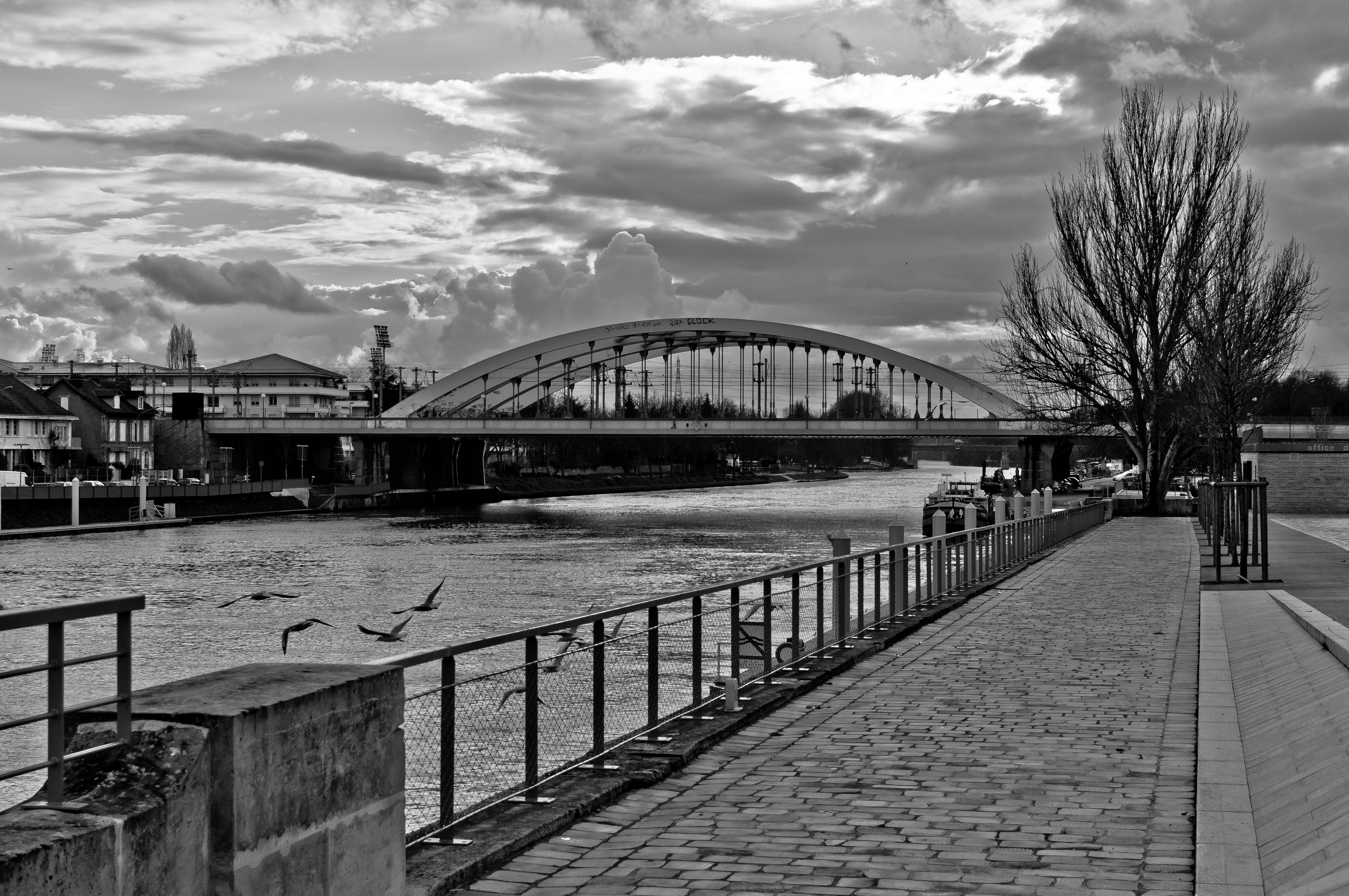 Quai de Pontoise - Noir et blanc