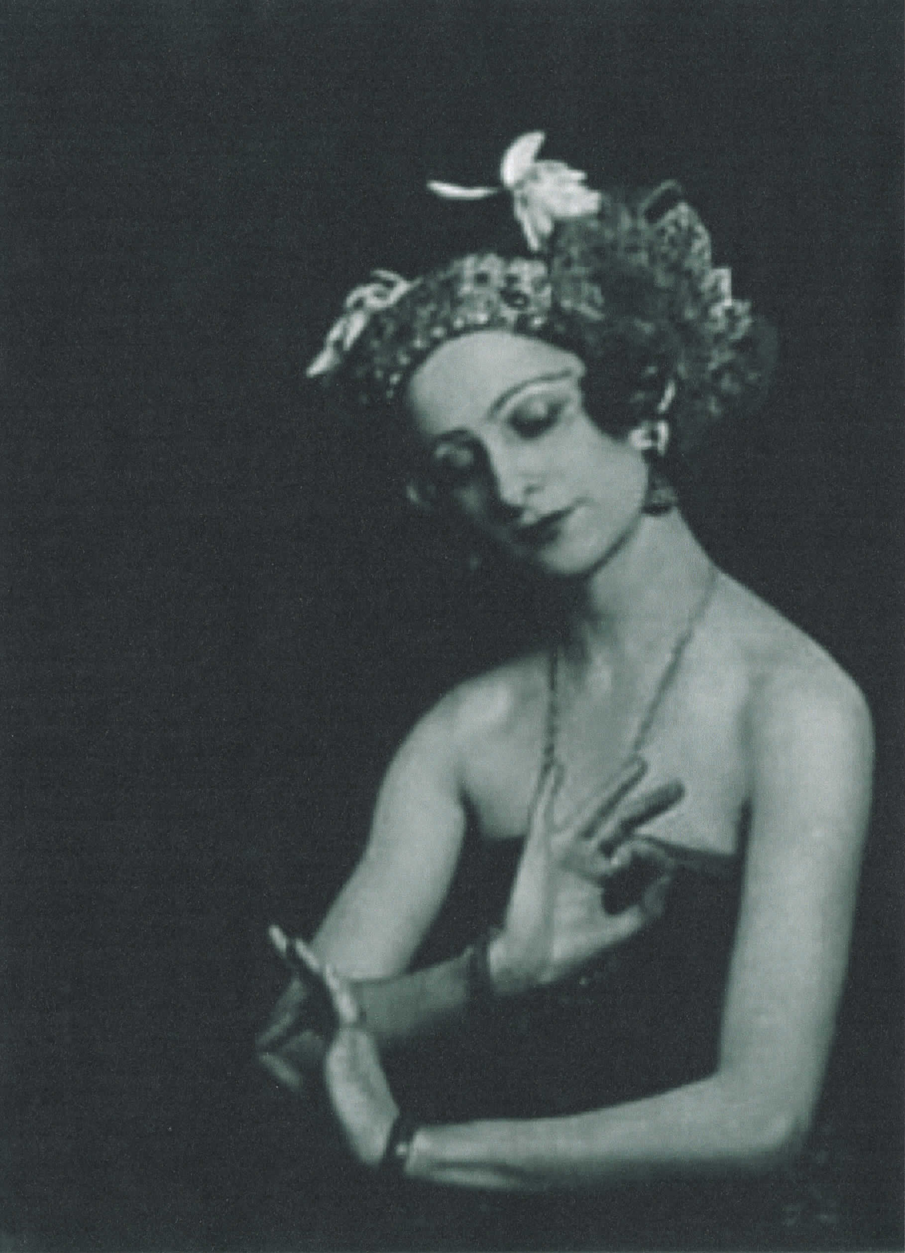 Stella Bloch by Arnold Genthe (1921)