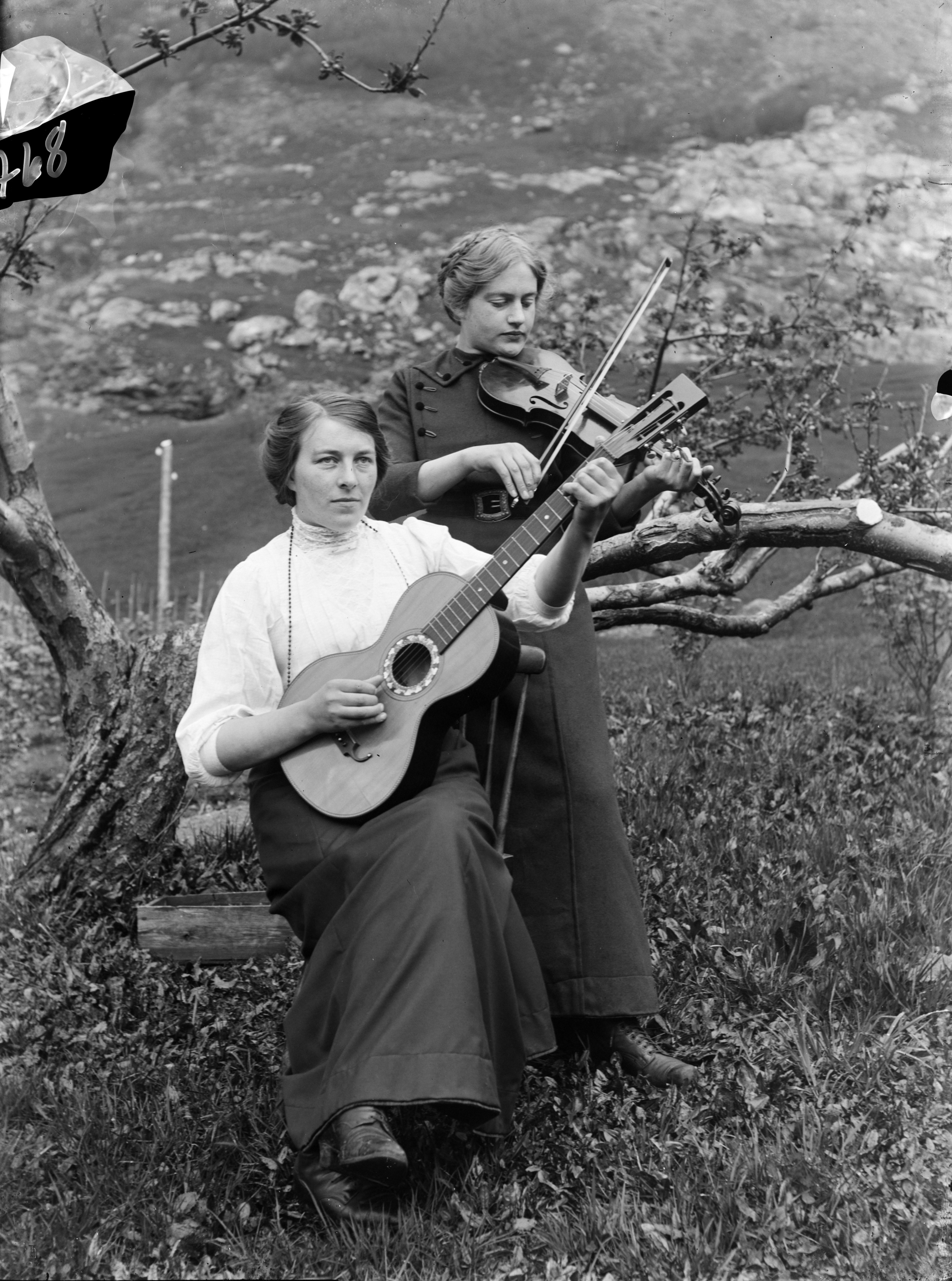 Jørgina and Marie Stang (4545494530)