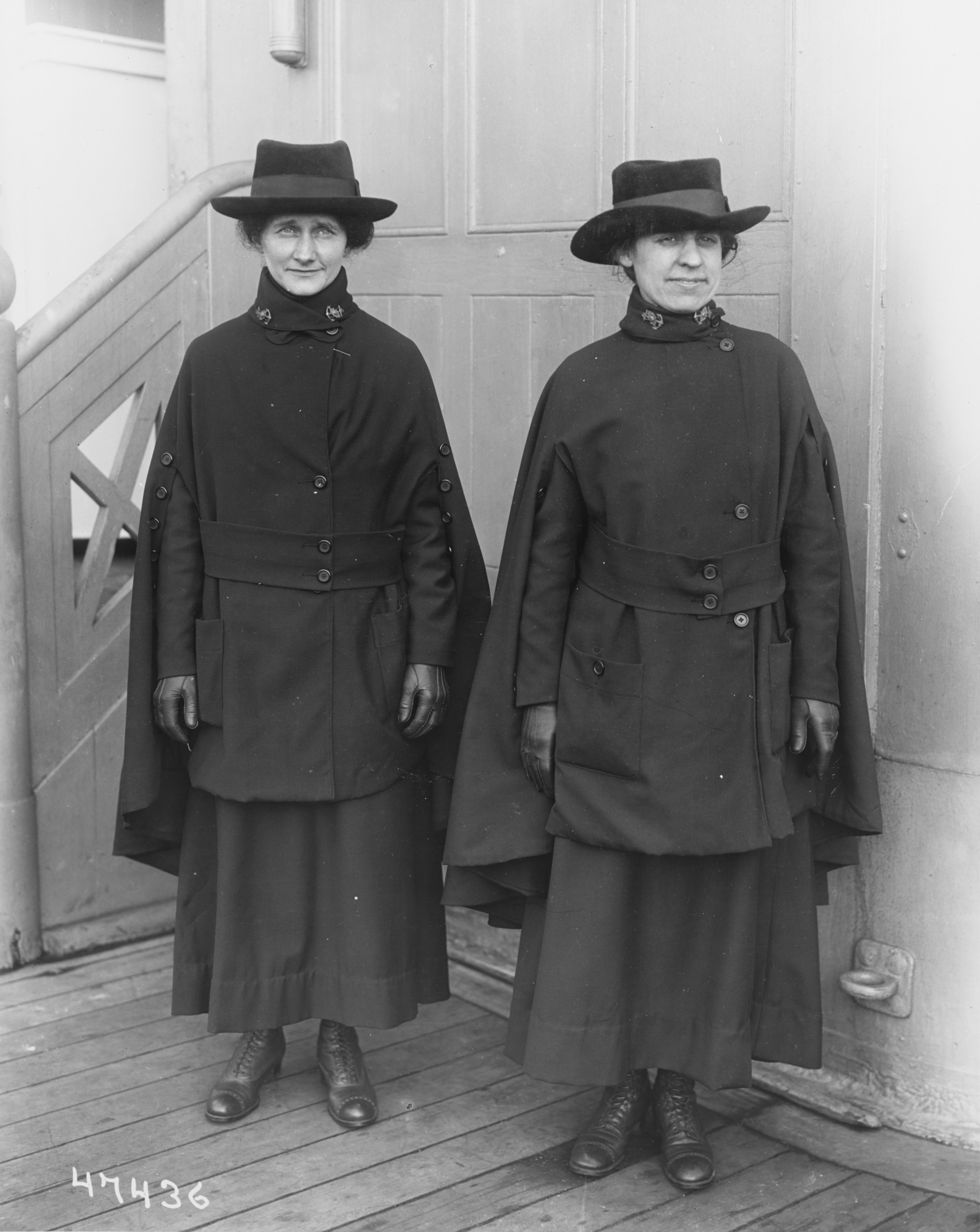 U.S. Navy Nurses - 111-SC-47436