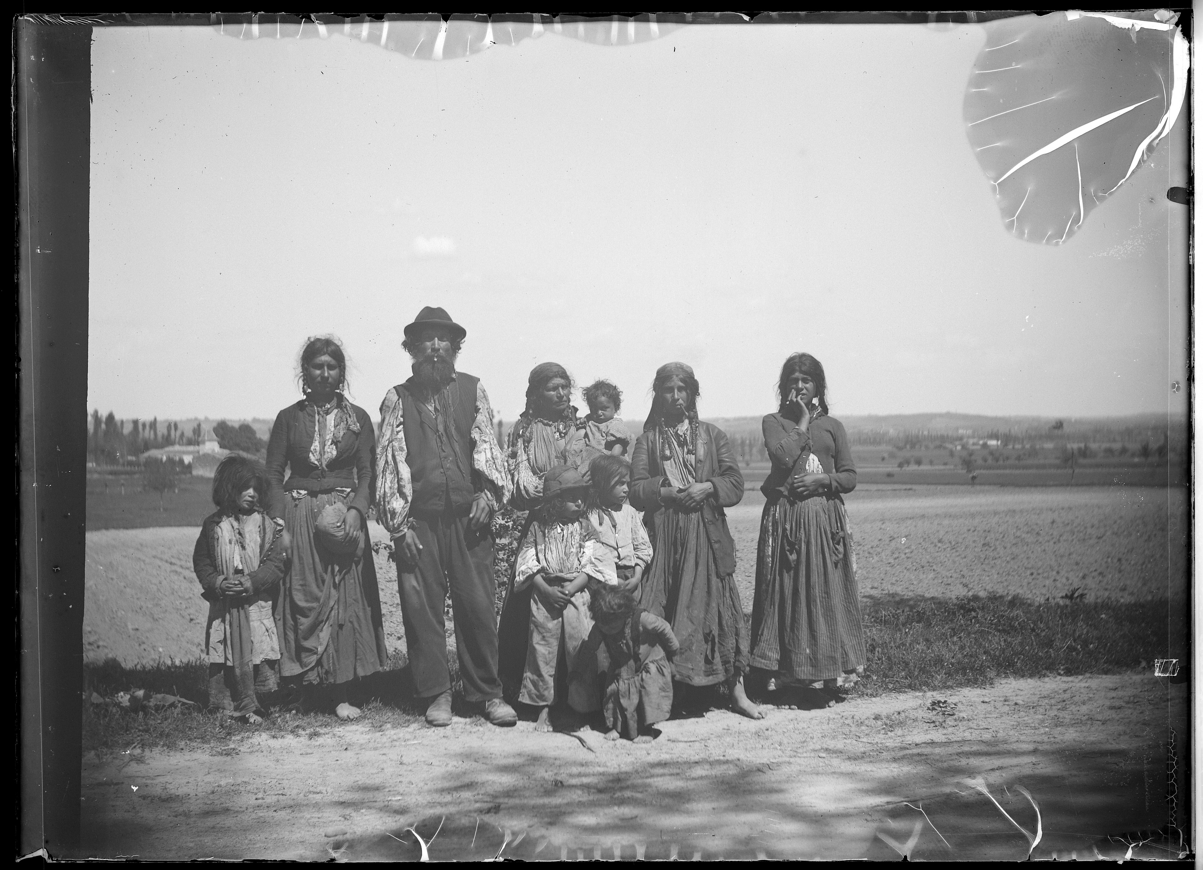 Une famille de bohémiens - Fonds Trutat - MHNT.PHa.138.B65.135