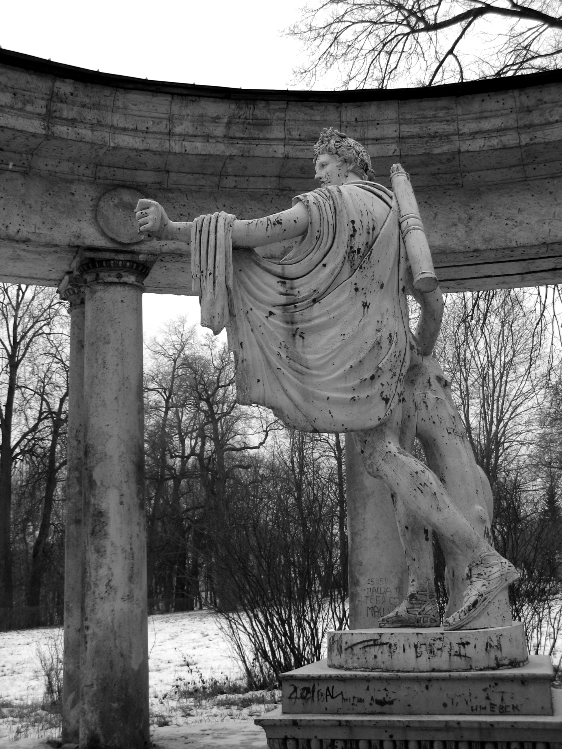 Youth with quiver statue pavlovks park07