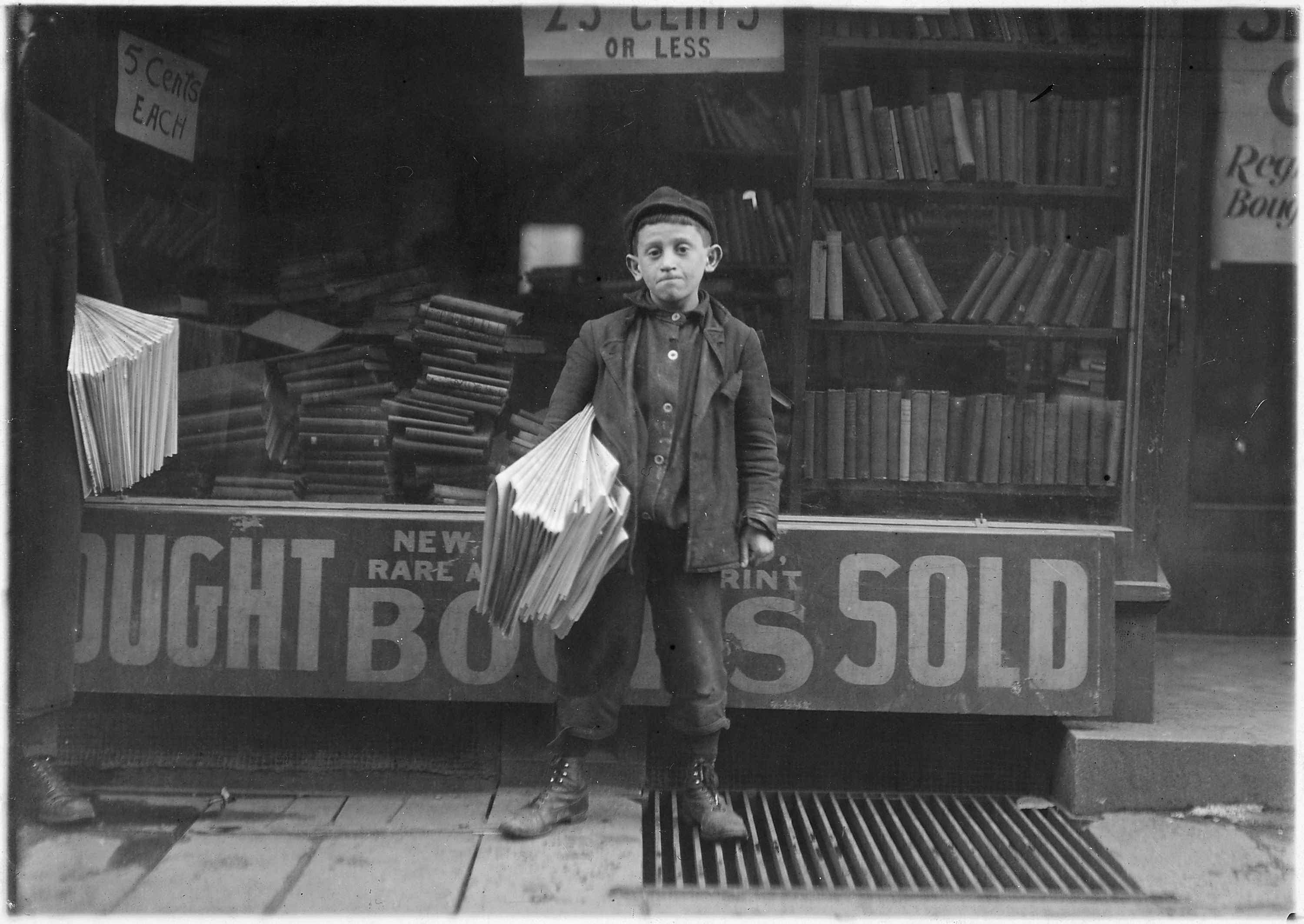 12 year old Newsboy. Hyman Alpert, been selling three years. Spends evenings in Boys Club. New Haven, Conn. - NARA - 523173