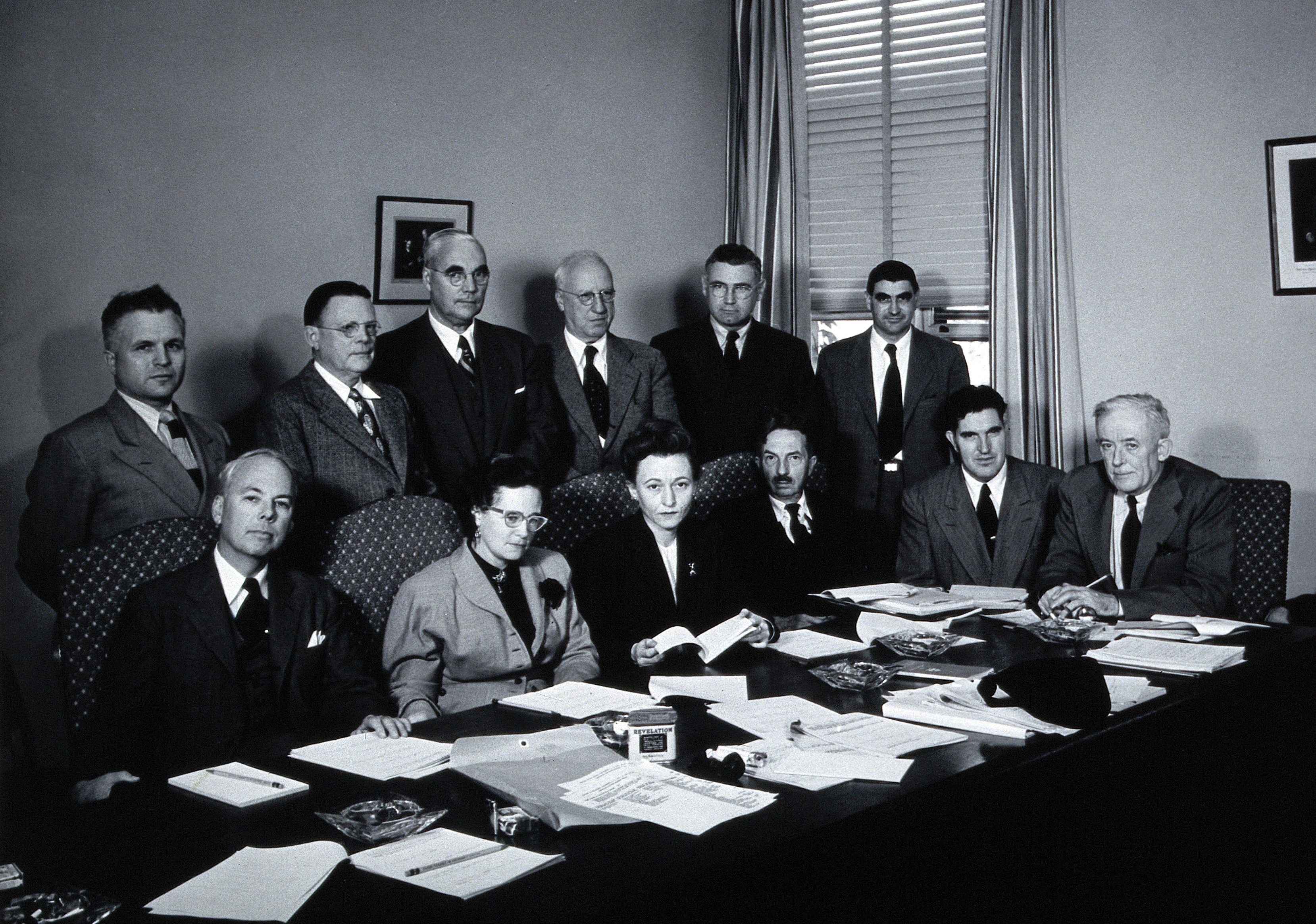 A meeting of twelve scientists on tropical medicine. Photogr Wellcome V0028060