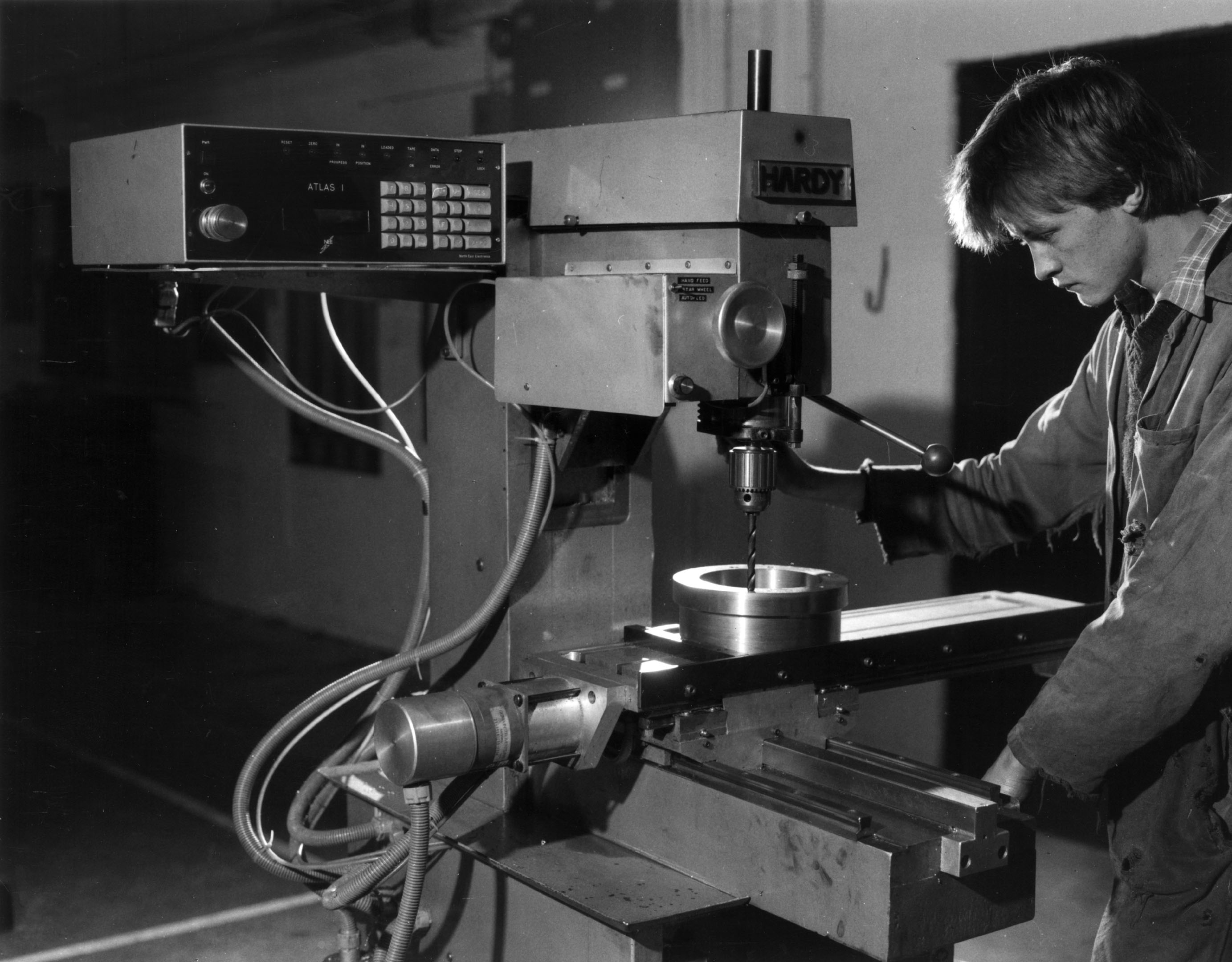 A Worker at Linread (9717126240)