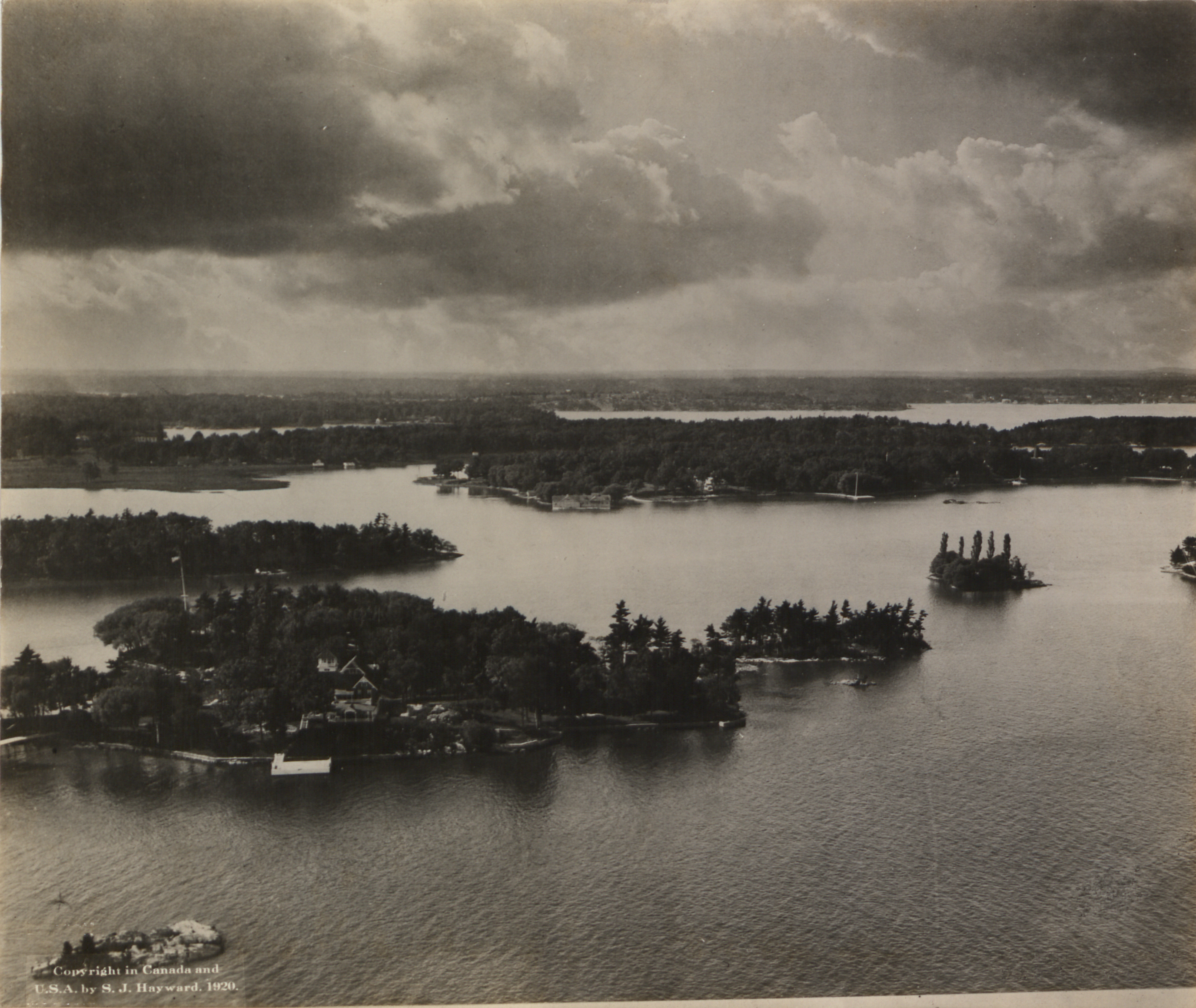 Aeroplane Picture of 1000 Islands No 1501 (HS85-10-38115)